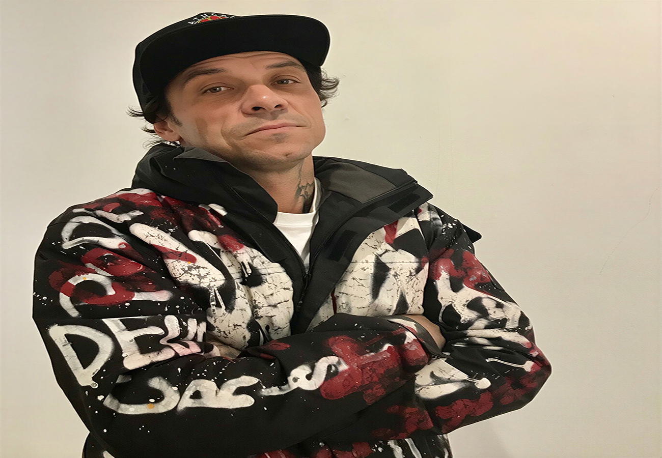 �����